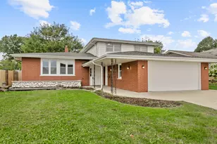 9128 S Komensky Ave, Oak Lawn, IL 60453 - Photo 1