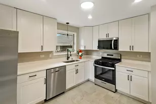 9128 S Komensky Ave, Oak Lawn, IL 60453 - Photo 6