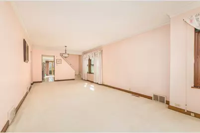 5685 N New Hampshire Avenue, Chicago, IL 60631 - Photo 6