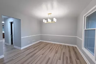 30974 N Milwaukee Ave, Libertyville, IL 60048 - Photo 2