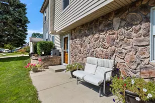 1476 Worden Way, Elk Grove Village, IL 60007 - Photo 2