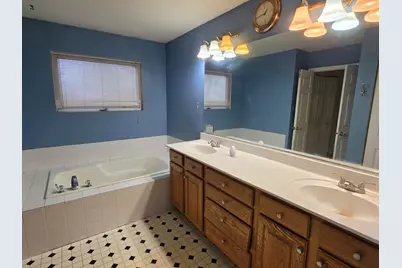 5475 Savoy Drive, Lake in the Hills, IL 60156 - Photo 12
