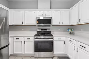 163 Lucerne Ct, Wheeling, IL 60090 - Photo 8