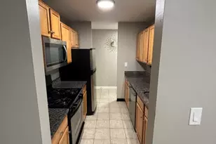 1919 Prairie Square, Schaumburg, IL 60173 - Photo 8