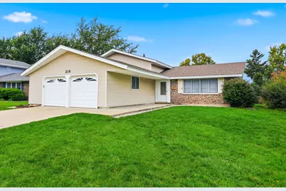 218 Desmond Drive, Schaumburg, IL 60193 - Photo 1