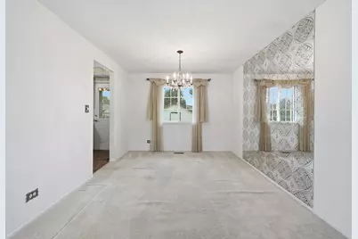 218 Desmond Drive, Schaumburg, IL 60193 - Photo 8