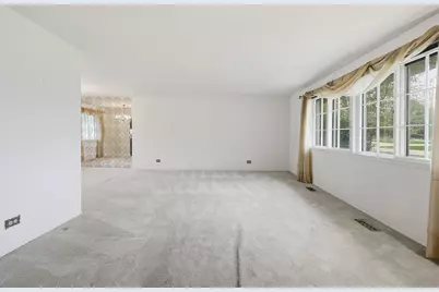 218 Desmond Drive, Schaumburg, IL 60193 - Photo 6
