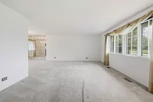 218 Desmond Dr, Schaumburg, IL 60193 - Photo 6