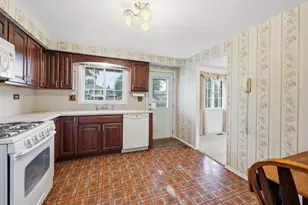 218 Desmond Dr, Schaumburg, IL 60193 - Photo 12