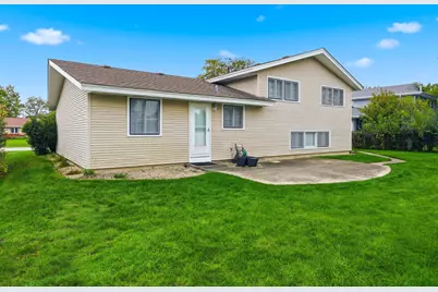218 Desmond Drive, Schaumburg, IL 60193 - Photo 2