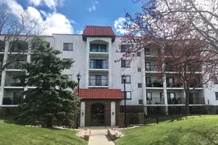 350 Plum Creek Dr, Wheeling, IL 60090 - Photo 1