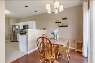 335 Thornwood Way, South Elgin, IL 60177 - Photo 4
