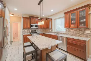105 Rosewood Dr, Streamwood, IL 60107 - Photo 14