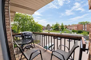 2221 Nichols Rd, Arlington Heights, IL 60004 - Photo 12
