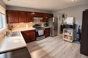 2221 Nichols Rd, Arlington Heights, IL 60004 - Photo 4