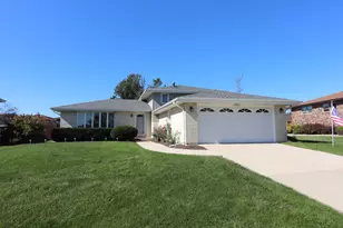 17012 Grissom Dr, Tinley Park, IL 60477 - Photo 2