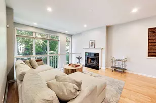 2622 N Mildred Ave, Chicago, IL 60614 - Photo 2