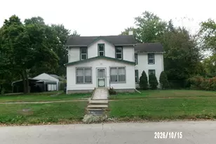 319 W Park Ave, Watseka, IL 60970 - Photo 1