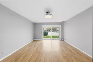 2000 Bayside Dr, Palatine, IL 60074 - Photo 4