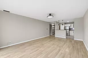 2000 Bayside Dr, Palatine, IL 60074 - Photo 6