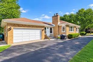 400 Addison Rd, Riverside, IL 60546 - Photo 2