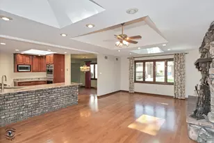 9953 S 82nd Ct, Palos Hills, IL 60465 - Photo 8