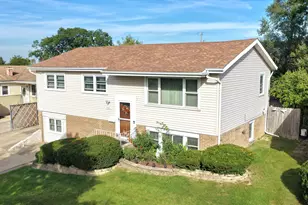 9001 S Maple Ln, Hickory Hills, IL 60457 - Photo 22