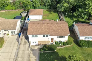 9001 S Maple Ln, Hickory Hills, IL 60457 - Photo 20