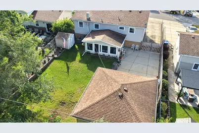 9001 S Maple Lane, Hickory Hills, IL 60457 - Photo 18