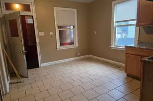 8621 S Marquette Ave, Chicago, IL 60617 - Photo 6