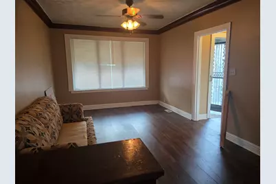 8621 S Marquette Avenue, Chicago, IL 60617 - Photo 2