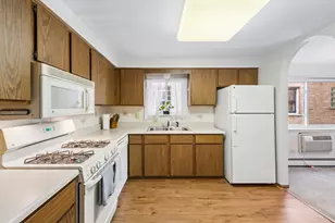 5470 W Higgins Ave, Chicago, IL 60630 - Photo 8