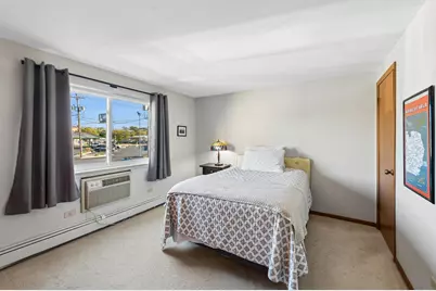5470 W Higgins Avenue #2E, Chicago, IL 60630 - Photo 12