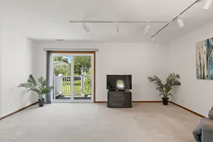 1002 Boston Cir, Schaumburg, IL 60193 - Photo 6