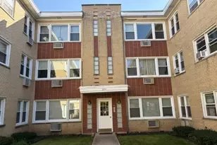 3203 W Berwyn Ave, Chicago, IL 60625 - Photo 2