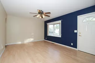 1606 Alexander Ave, Streamwood, IL 60107 - Photo 2