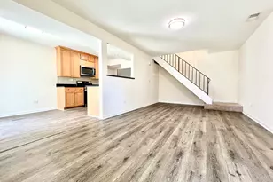 640 Gray Ct, Wheeling, IL 60090 - Photo 2