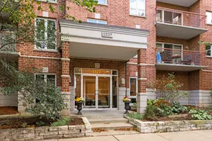 1327 E Washington St, Des Plaines, IL 60016 - Photo 2