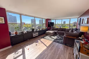 4250 N Marine Dr, Chicago, IL 60613 - Photo 6