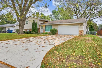 804 N Illini Avenue, Pontiac, IL 61764 - Photo 2