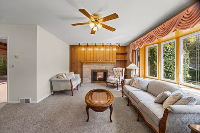 1102 W Burgoyne Road, Arlington Heights, IL 60004 - Photo 4