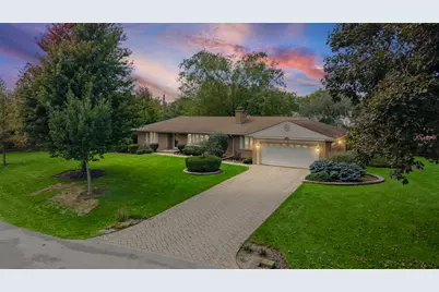 1102 W Burgoyne Road, Arlington Heights, IL 60004 - Photo 2