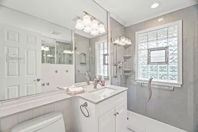 1102 W Burgoyne Road, Arlington Heights, IL 60004 - Photo 16