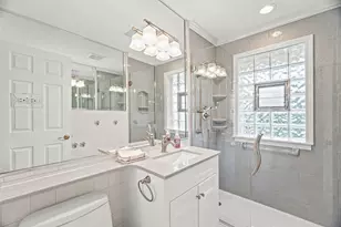 1102 W Burgoyne Rd, Arlington Heights, IL 60004 - Photo 16