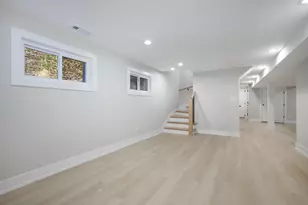 8648 S Phillips Ave, Chicago, IL 60617 - Photo 18