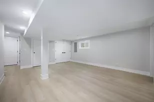 8648 S Phillips Ave, Chicago, IL 60617 - Photo 20