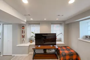 2046 W Iowa St, Chicago, IL 60622 - Photo 8