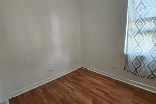 10048 S Ave L St, Chicago, IL 60617 - Photo 6