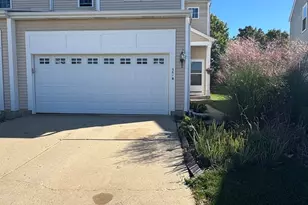 661 Fieldcrest Dr, South Elgin, IL 60177 - Photo 1