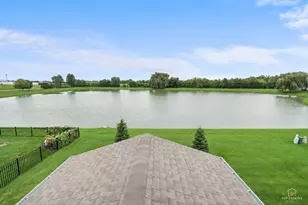695 Kentshire Cir, Elgin, IL 60124 - Photo 4